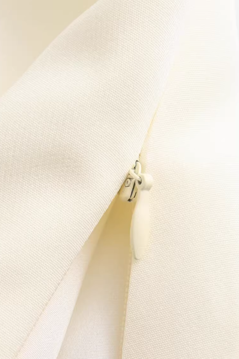 'Dakota' V-neck Sleeveless Vest