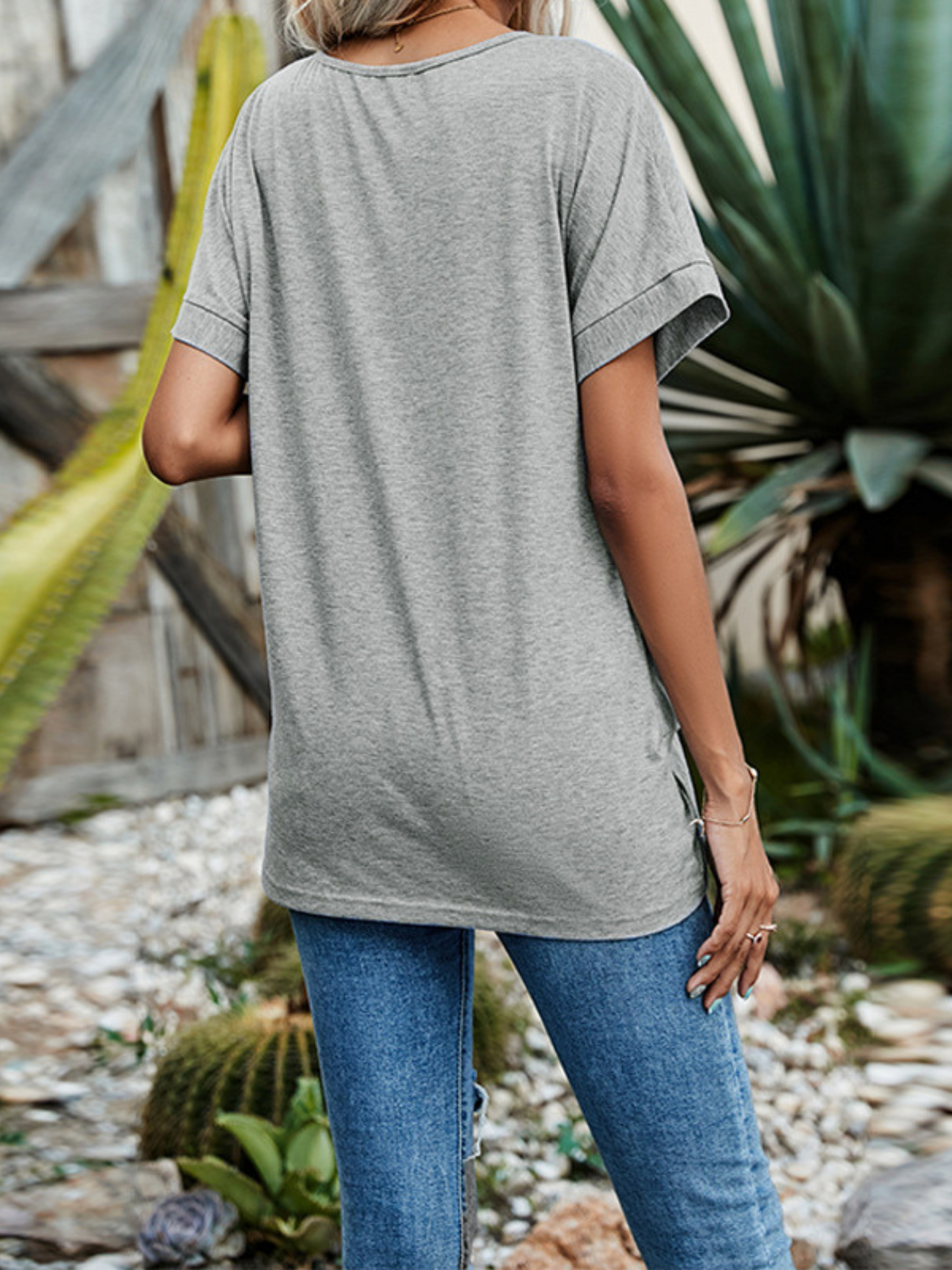 'Mina' Relaxed Essential V-neck Knot Top