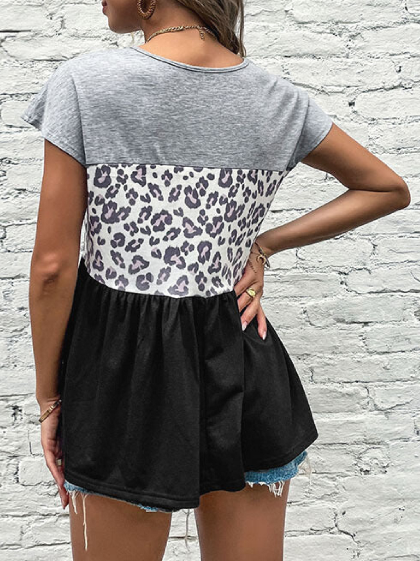 'Erica' Round Neck Leopard Printed Loose Top